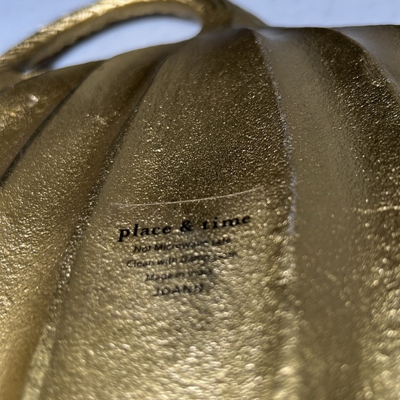 Place and Time Heavy Metal Pumpkin Tray - Picture 5 of 5